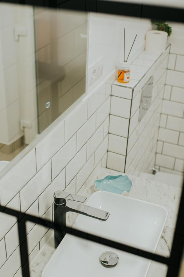 Regim Hotelier Lotusul Verde Oradea Eksteriør billede