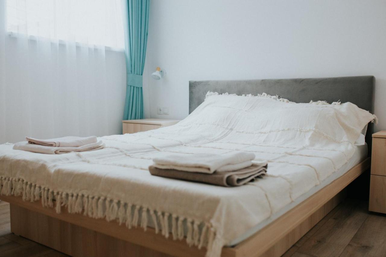 Regim Hotelier Lotusul Verde Oradea Eksteriør billede